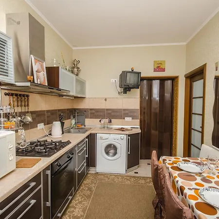 On Bulvare Muljavina 5 *